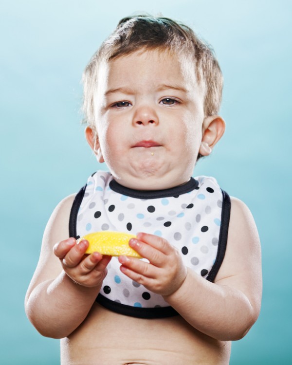 嬰兒初嚐檸檬的好笑表情3