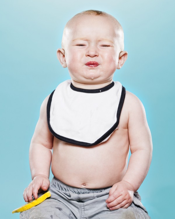 嬰兒初嚐檸檬的好笑表情9