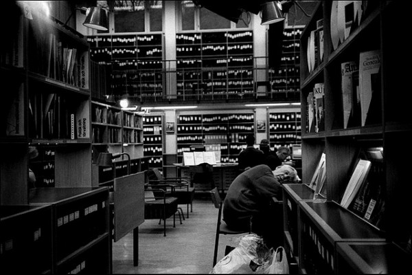 活捉在圖書館裡睡著的人！11