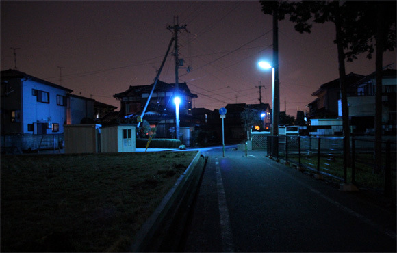 為什麼日本的夜晚是螢光藍？8