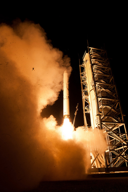 呃...NASA火箭升空，一隻青蛙彈射出來1