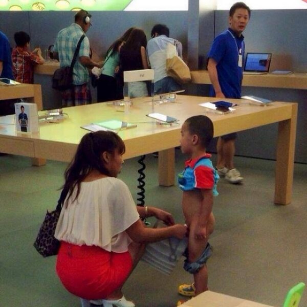 孩子，Apple Store不是尿尿的地方1
