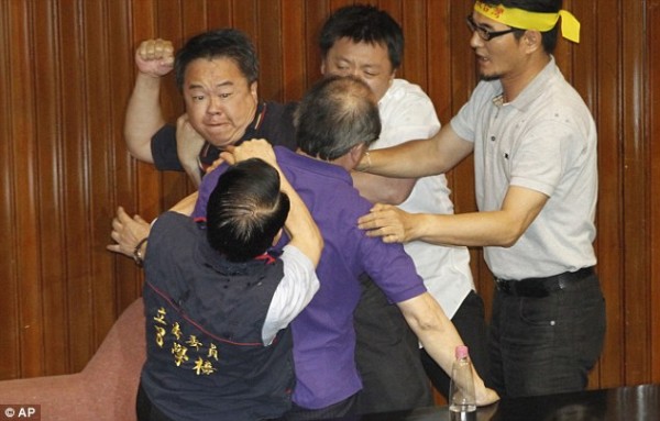 戰鬥力破表的台灣立法院！7