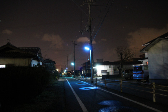 為什麼日本的夜晚是螢光藍？3