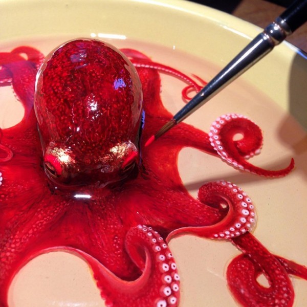 章魚活生生的被畫在盤子之中3