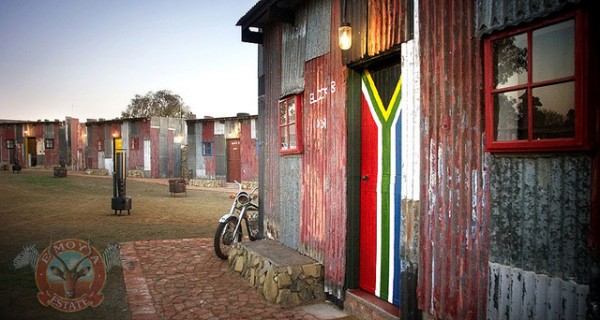 世界怎麼了？南非出現給有錢人看爽的貧民窟1
