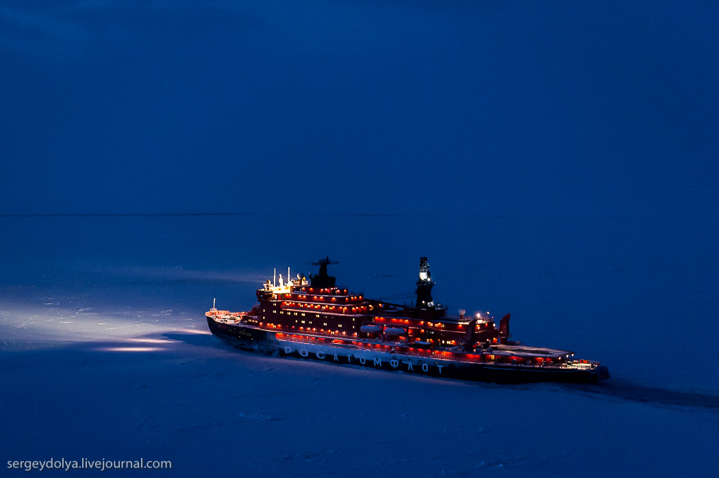 距離目標只剩∞！北極夜晚的破冰船12