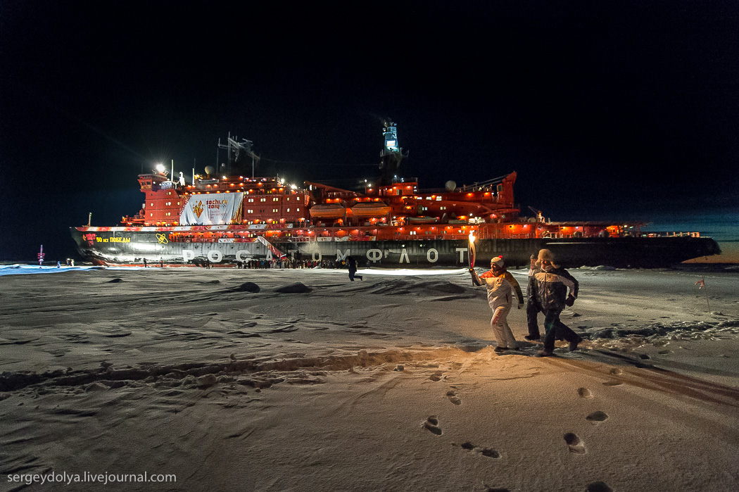 距離目標只剩∞！北極夜晚的破冰船14
