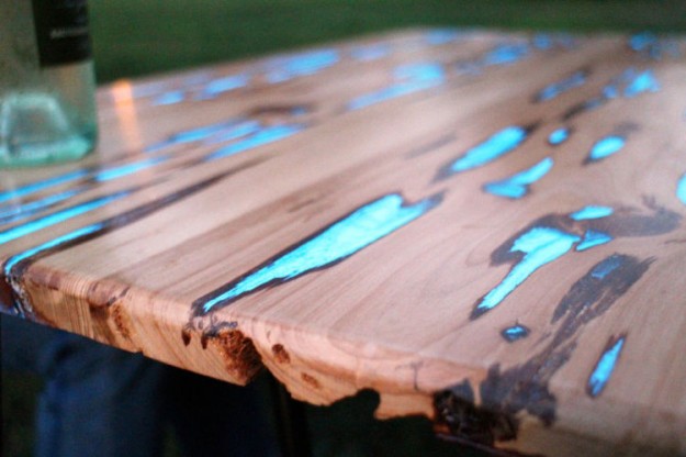 螢光木桌2
